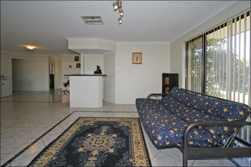 5 Mesa Place, CANNING VALE WA 6155, Canning Vale - Thumbnail 2