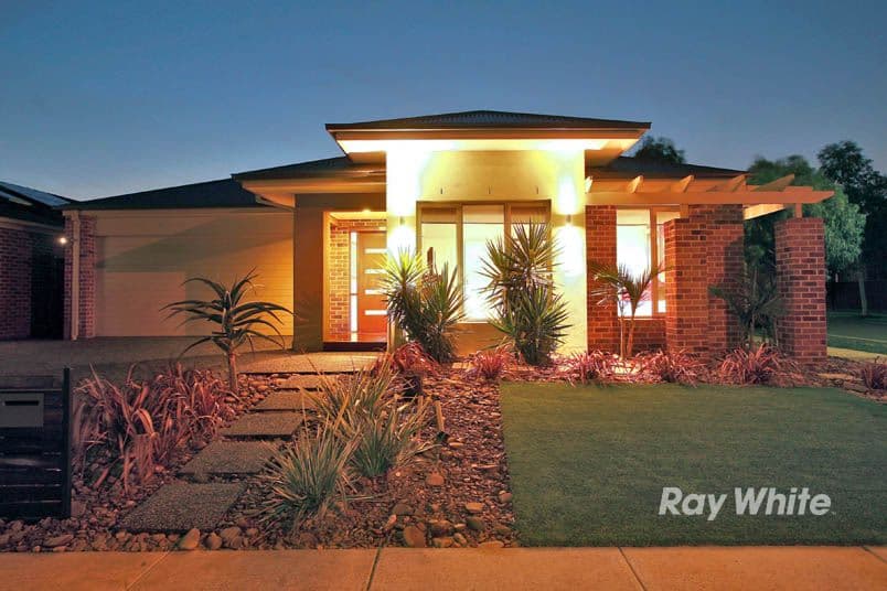 7 Flash Dan Drive, CRANBOURNE VIC 3977, Cranbourne East - Thumbnail 2