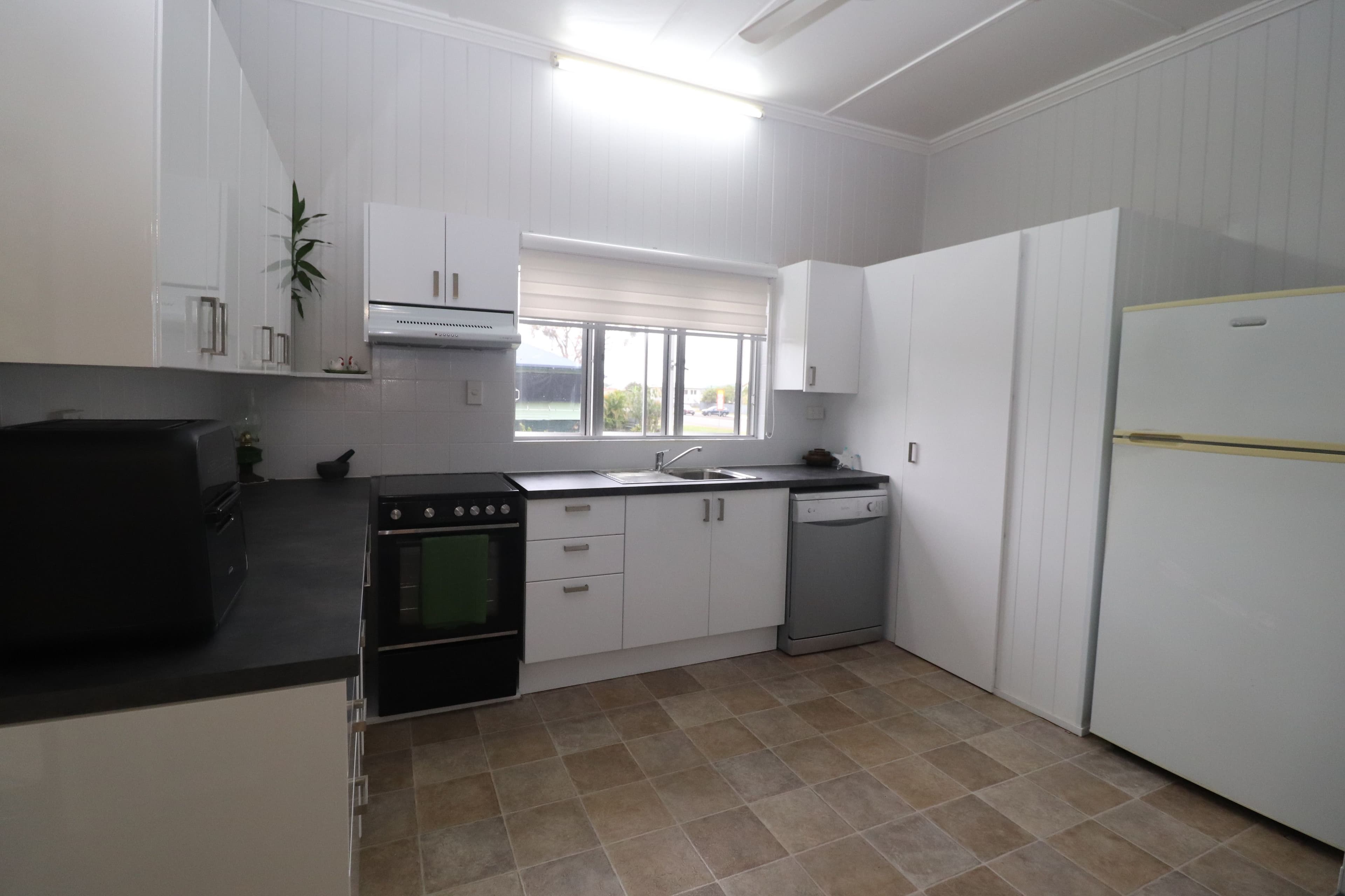 12 Palm Avenue, Ingham QLD 4850, Ingham - Thumbnail 2