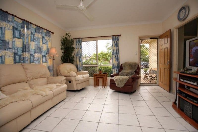 19 Saxby Crescent, MOUNT LOUISA QLD 4814, Mount Louisa - Thumbnail 4