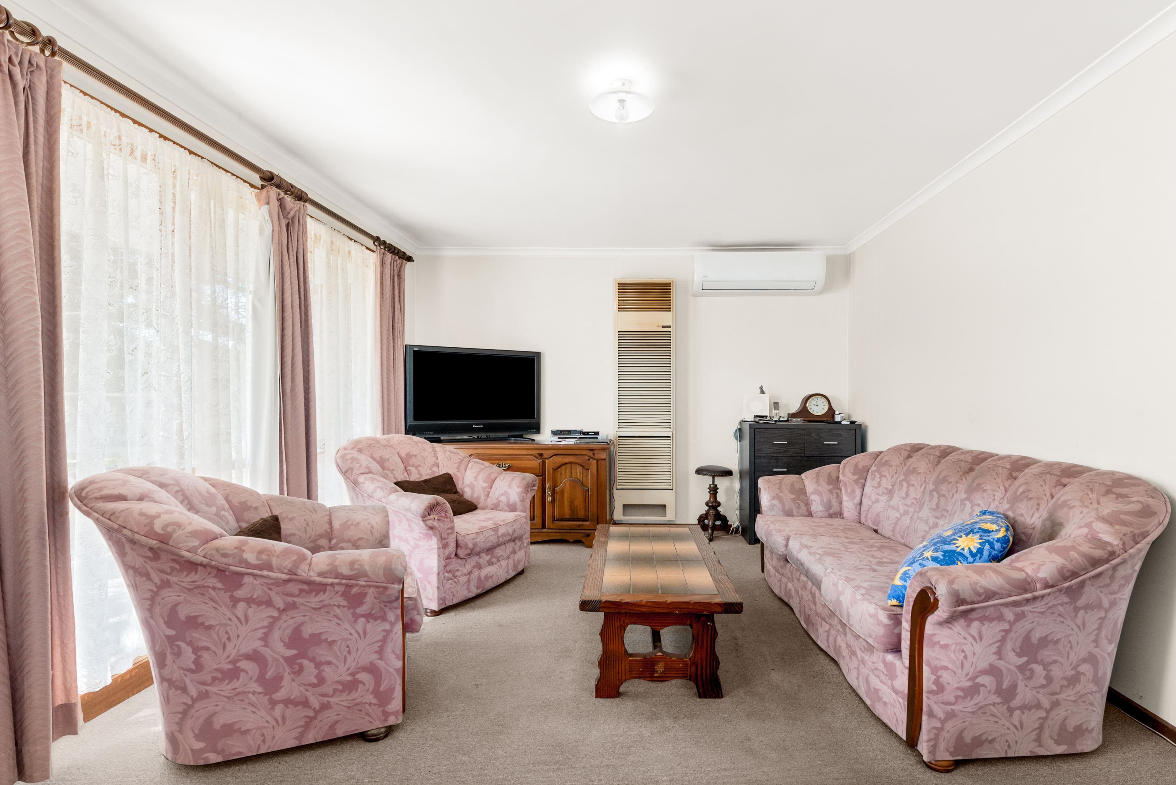 1 Beaumont Court, Pakenham VIC 3810, Pakenham - Thumbnail 2