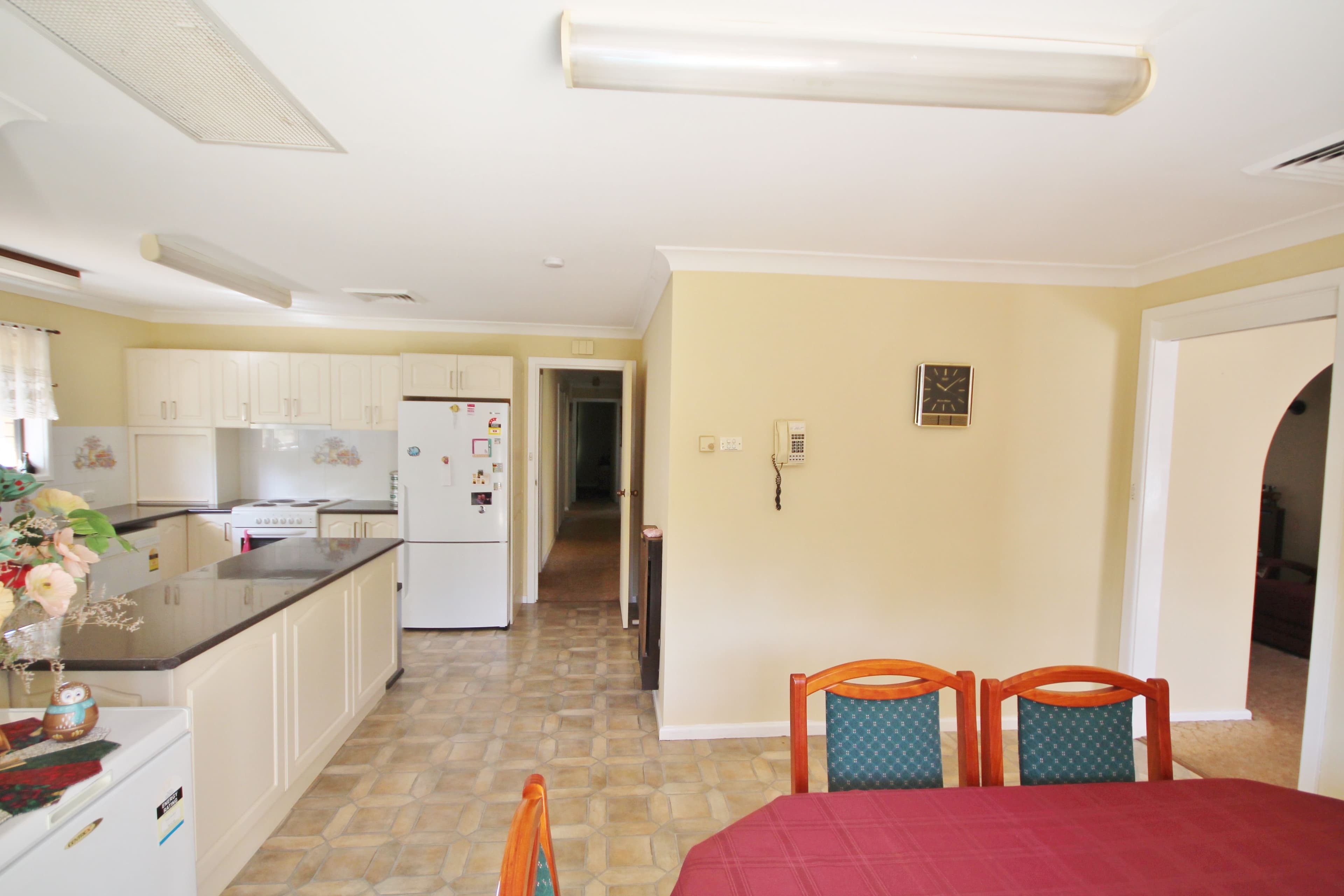 5 Hardy Avenue, Young - Thumbnail 5