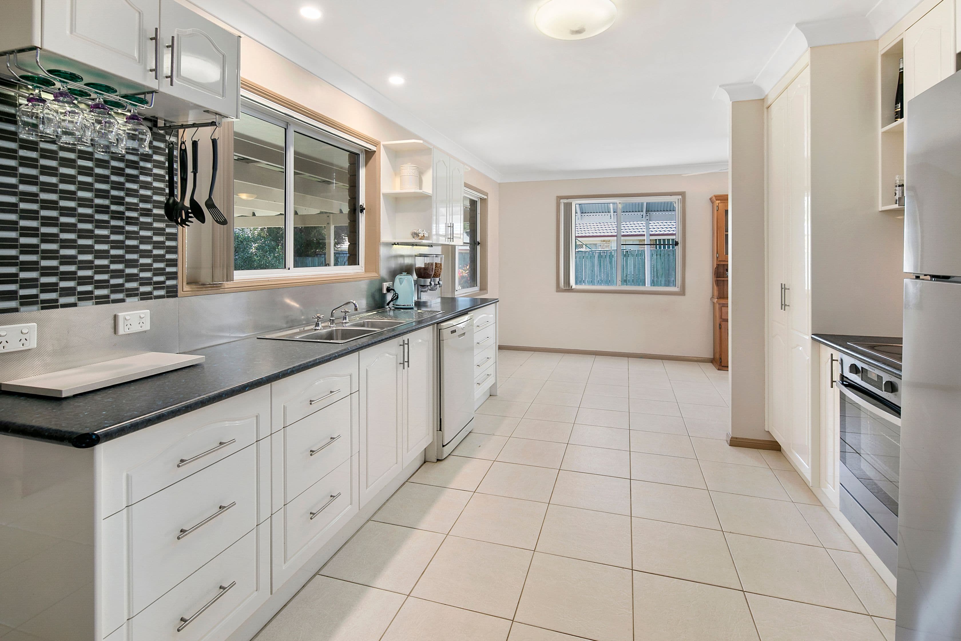 7 Redgrove Avenue, Wellington Point QLD 4160, Wellington Point - Thumbnail 4