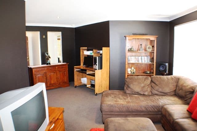 13 Brougham Crescent, ORELIA WA 6167, Orelia - Thumbnail 5