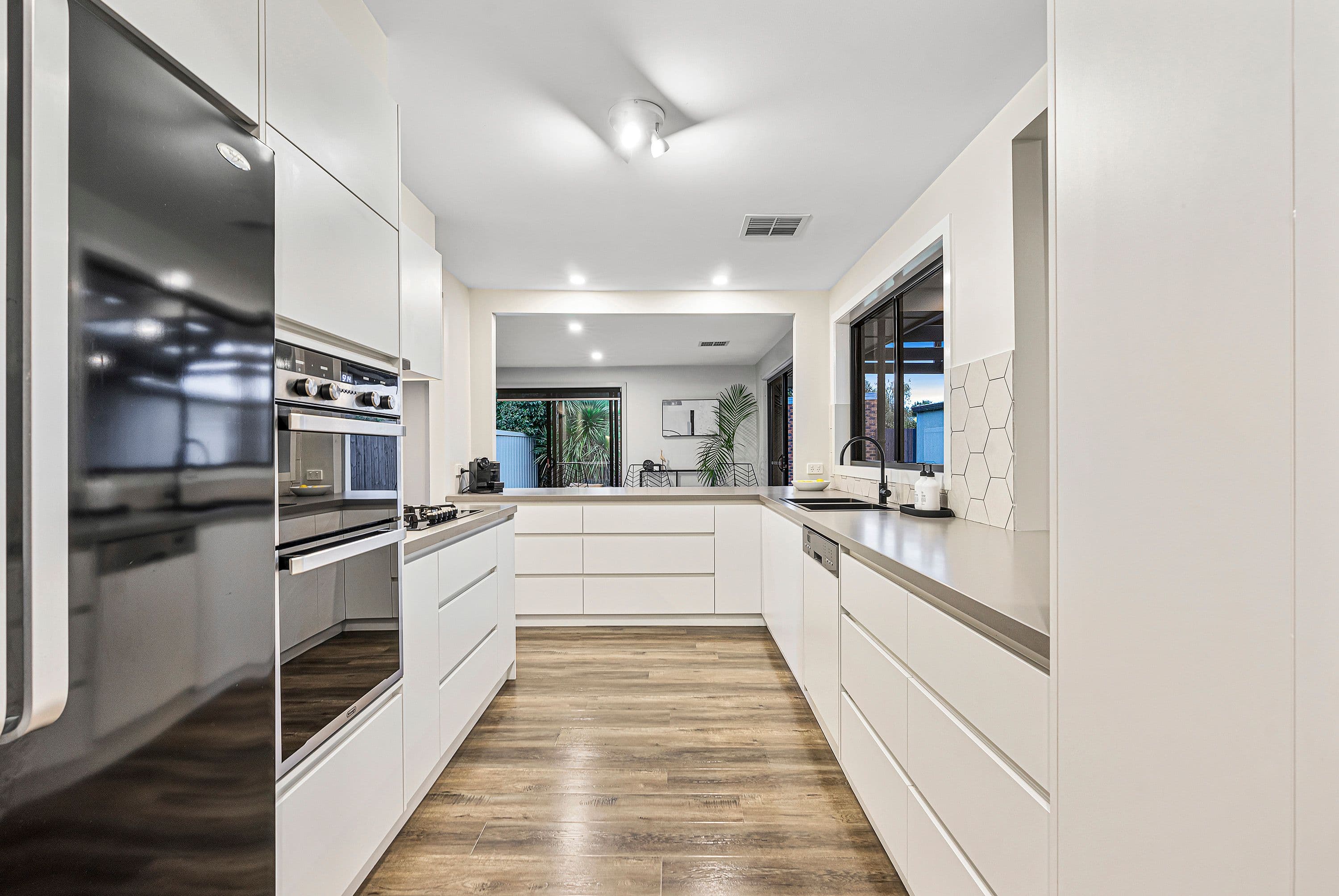 2 Scotsburn Close, Mulgrave VIC 3170, Mulgrave - Thumbnail 3