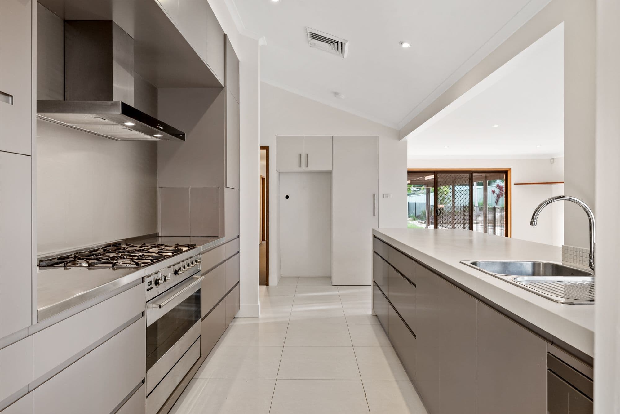 10 Figtree Crescent, Glen Alpine NSW 2560, Glen Alpine - Thumbnail 7
