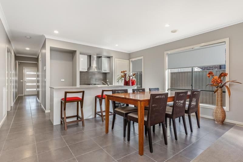 21 Elwick Drive, Clyde North VIC 3978, Clyde North - Thumbnail 2