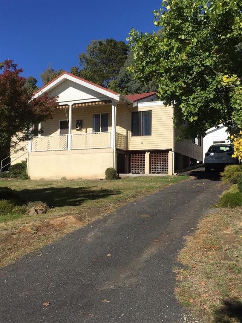 12 Eurabbie Street, Batlow - Image 1