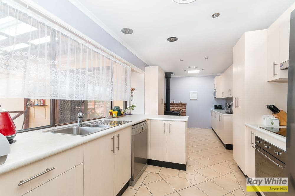 52 Zambesi Road, Seven Hills - Thumbnail 4