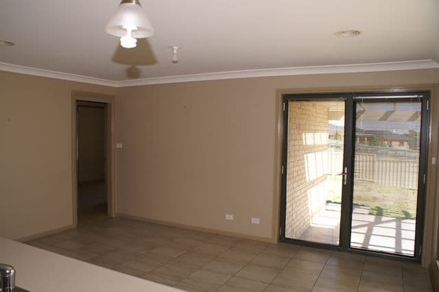 5  Maroney Close, ORANGE NSW 2800, Orange - Thumbnail 3