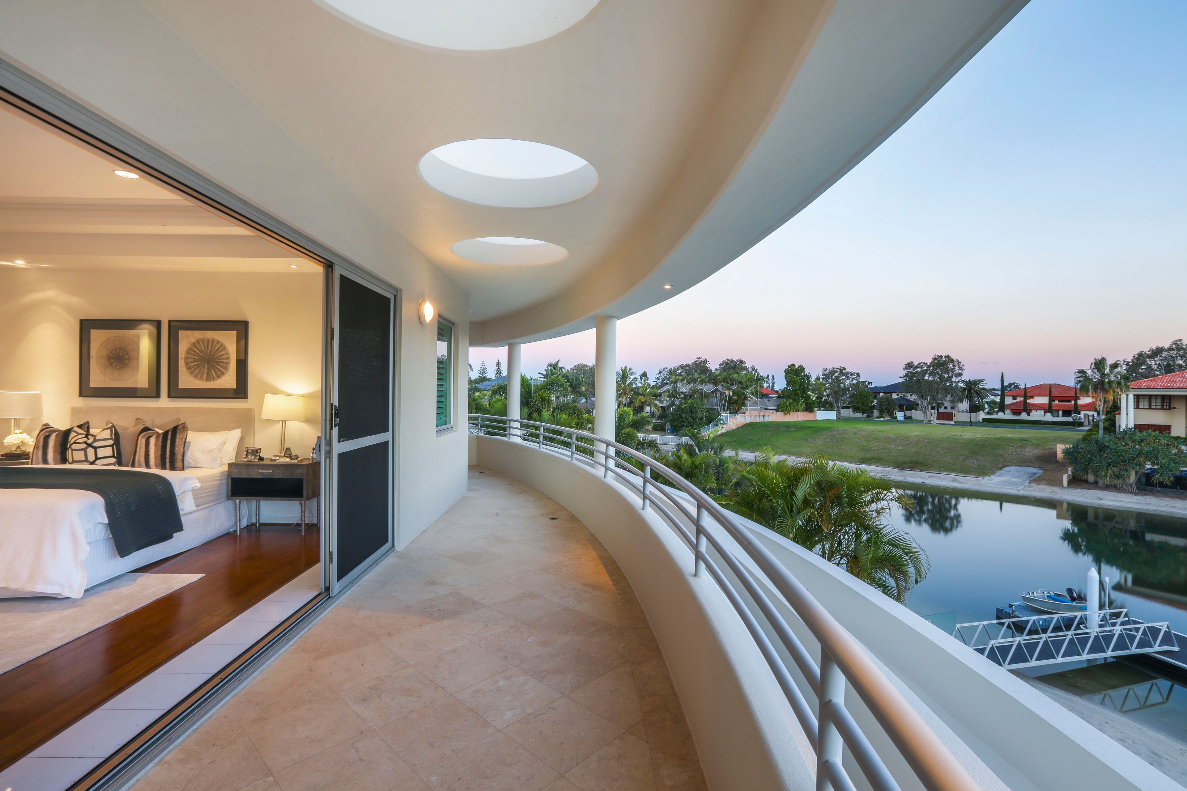 4 San Remo Boulevard, Sorrento QLD 4217, Sorrento - Thumbnail 2