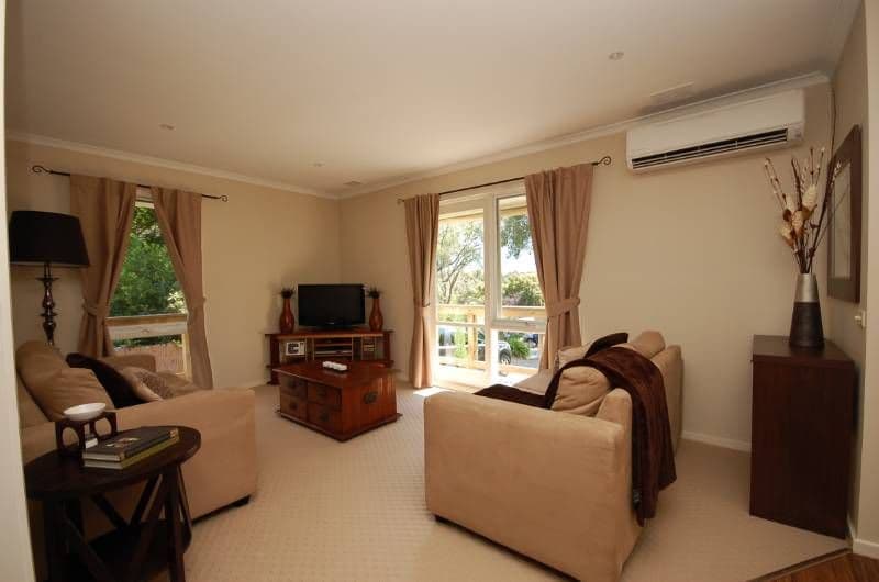 74 Johns Crescent, MOUNT EVELYN VIC 3796, Mount Evelyn - Thumbnail 2