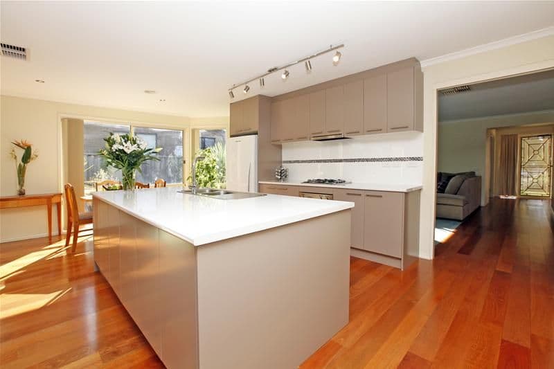 6 Scarlet Drive, BUNDOORA VIC 3083, Bundoora - Thumbnail 2