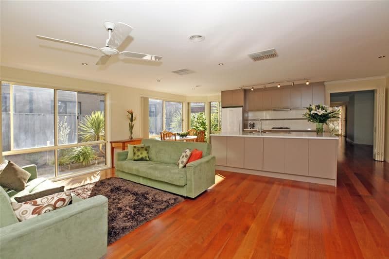 6 Scarlet Drive, BUNDOORA VIC 3083, Bundoora - Thumbnail 4