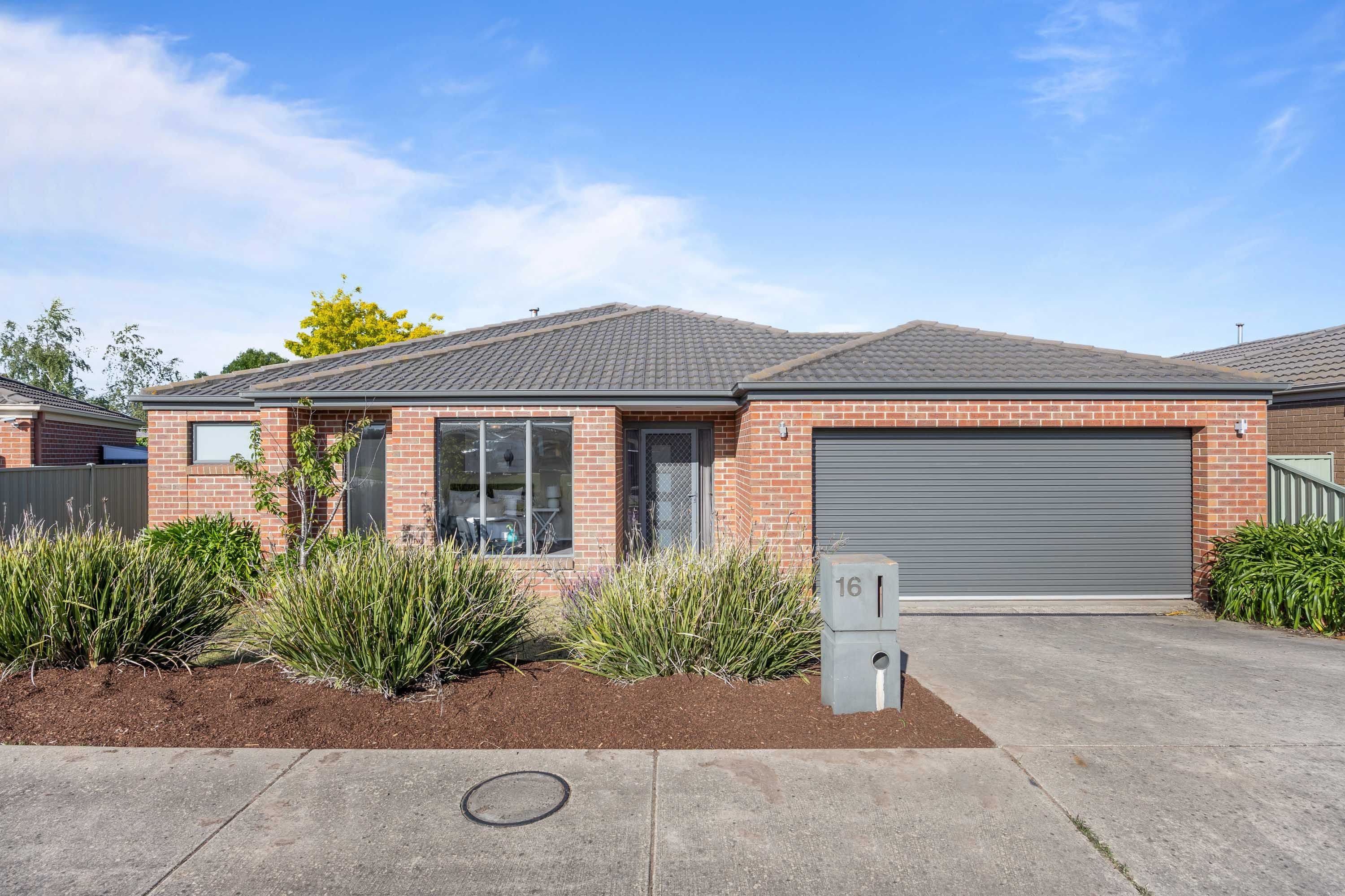 16 Waterside Close, Miners Rest VIC 3352, Miners Rest - Image 1