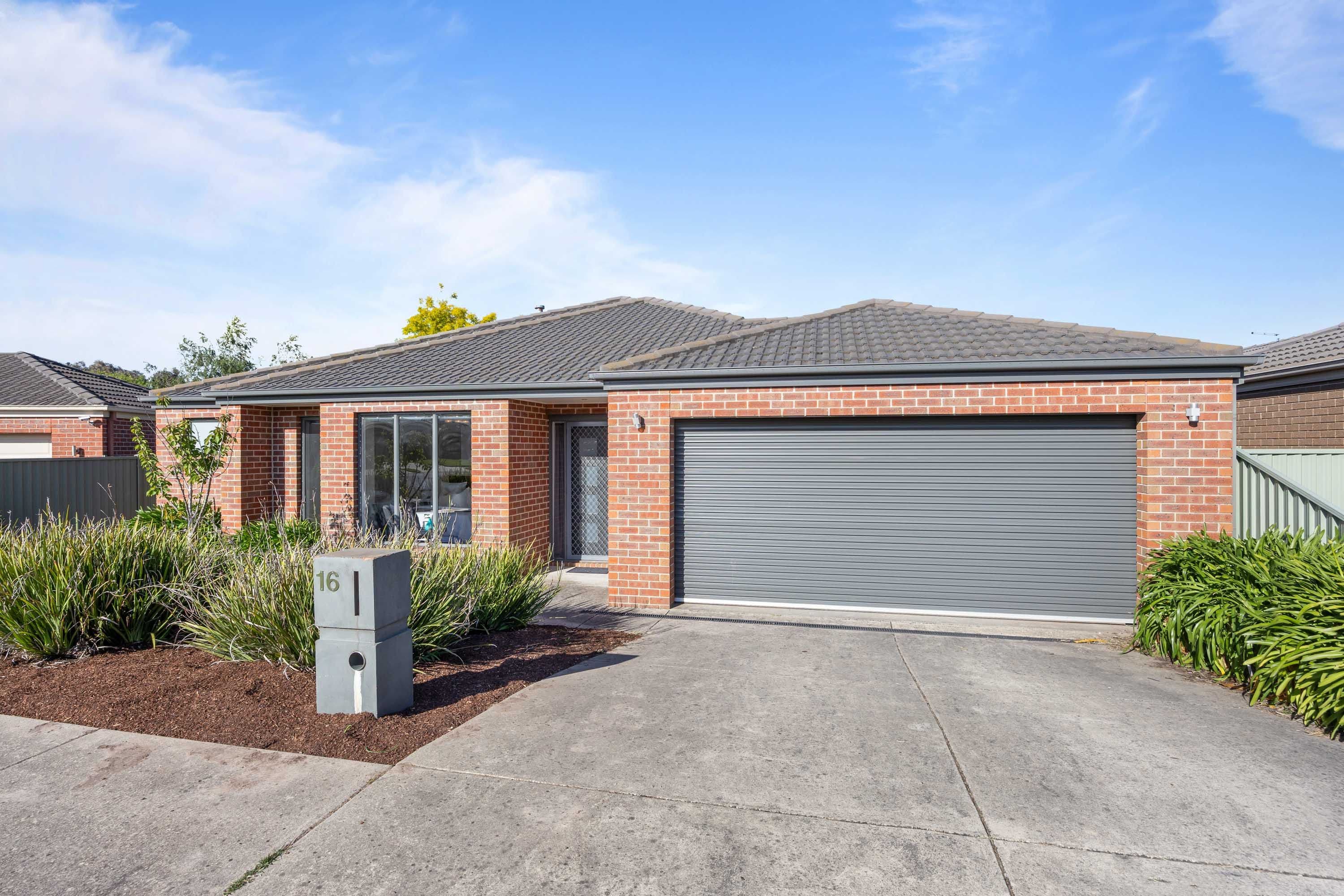 16 Waterside Close, Miners Rest VIC 3352, Miners Rest - Thumbnail 2