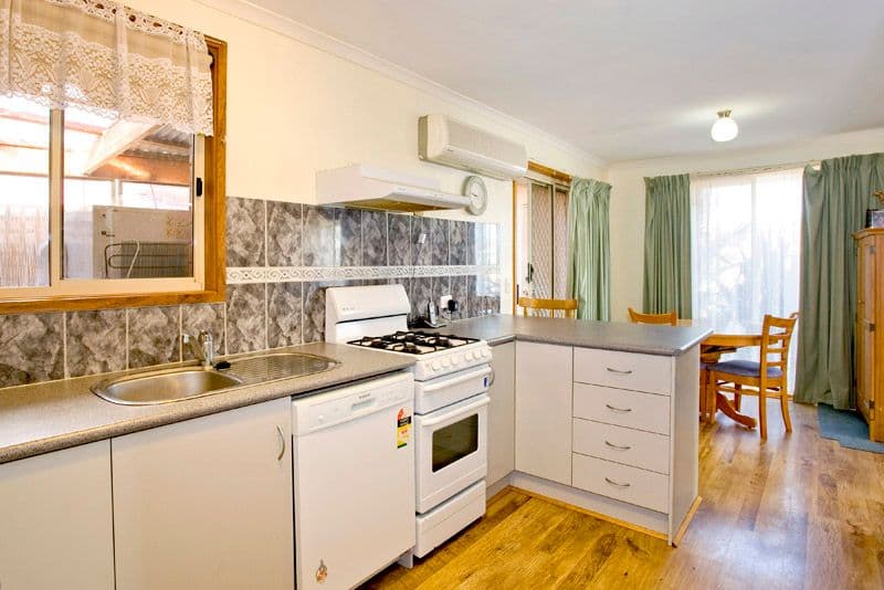 6 Orbit Drive, WHITTINGTON VIC 3219, Whittington - Thumbnail 2