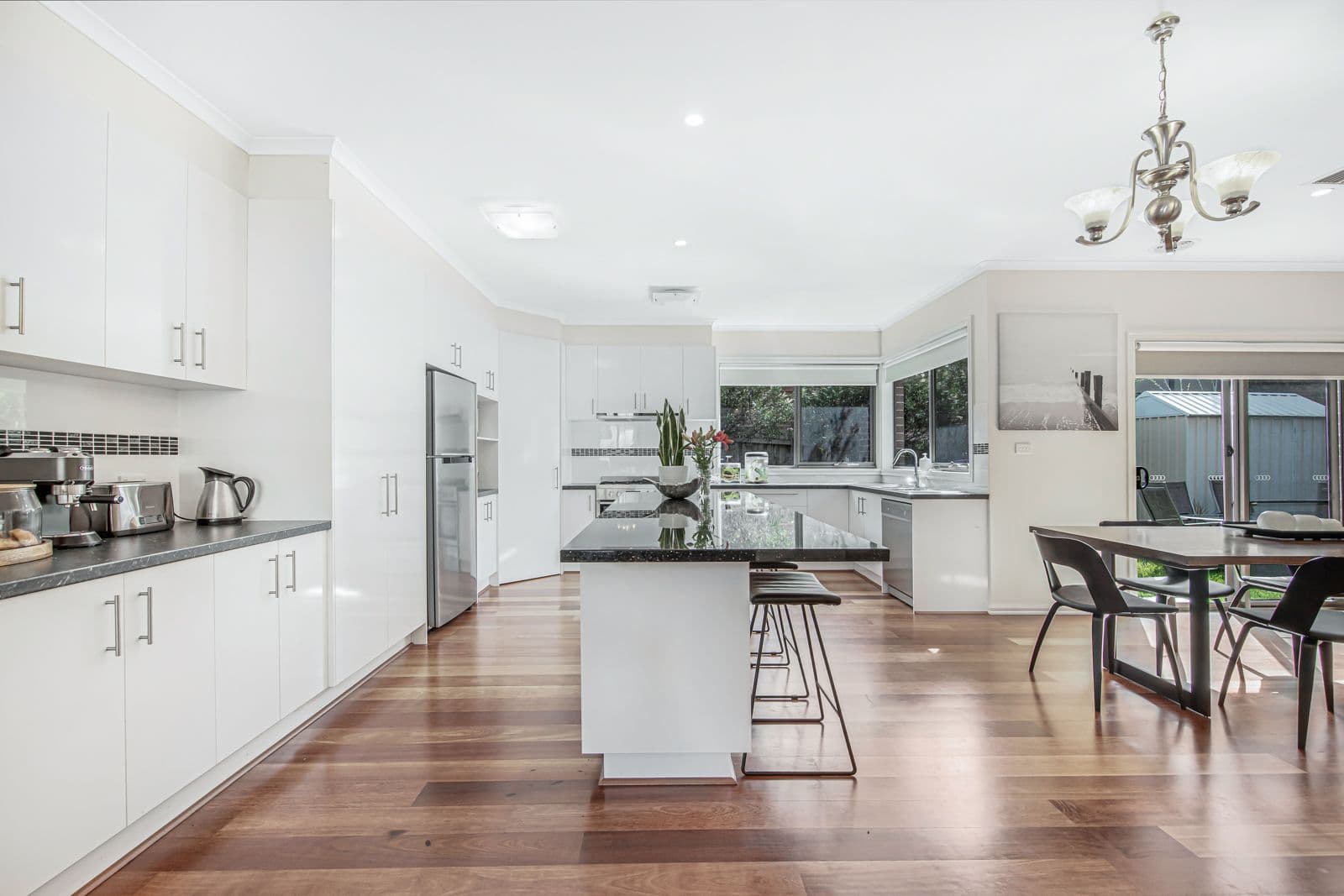 36 Illuka Crescent, Mount Waverley VIC 3149, Mount Waverley - Thumbnail 2
