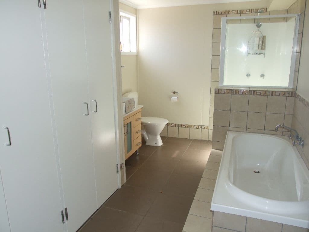 138 Wren Street, LONGREACH QLD 4730, Longreach - Thumbnail 5