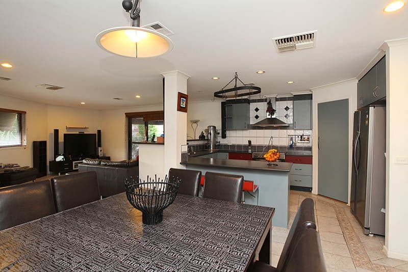 8 Royston Close, MILL PARK VIC 3082, Mill Park - Thumbnail 2