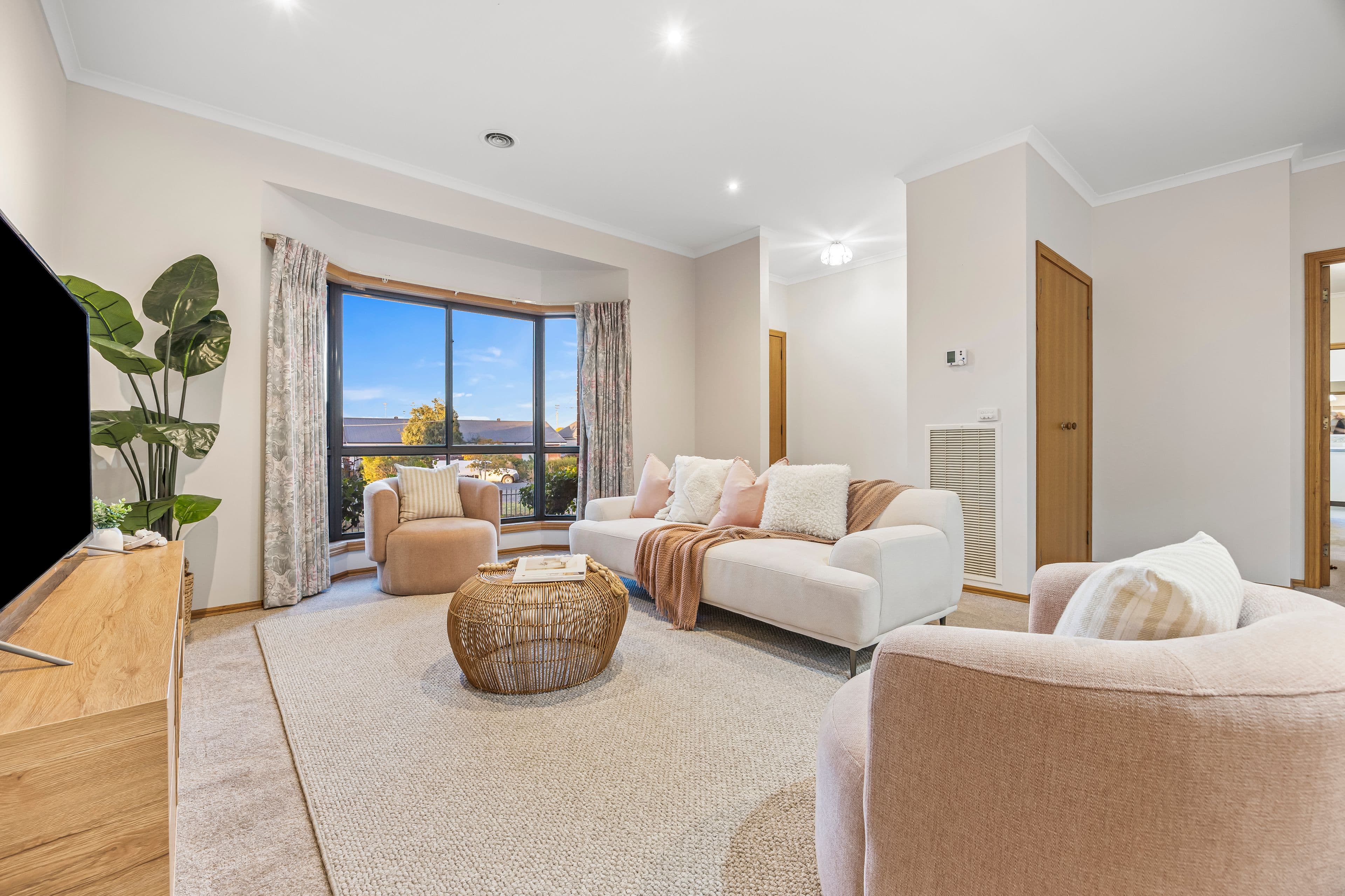 1021 Gregory Street, Lake Wendouree VIC 3350, Lake Wendouree - Thumbnail 2