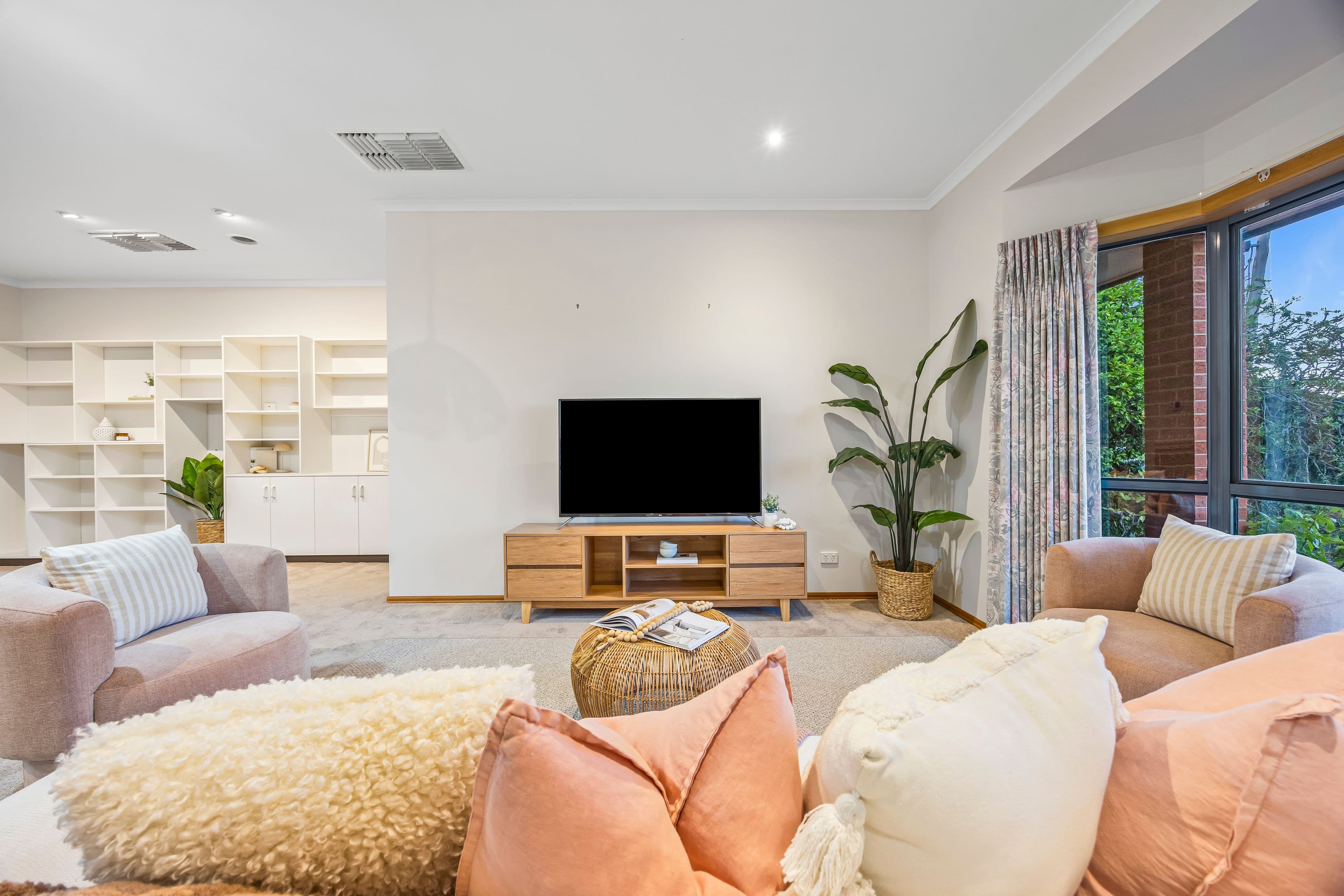 1021 Gregory Street, Lake Wendouree VIC 3350, Lake Wendouree - Thumbnail 4