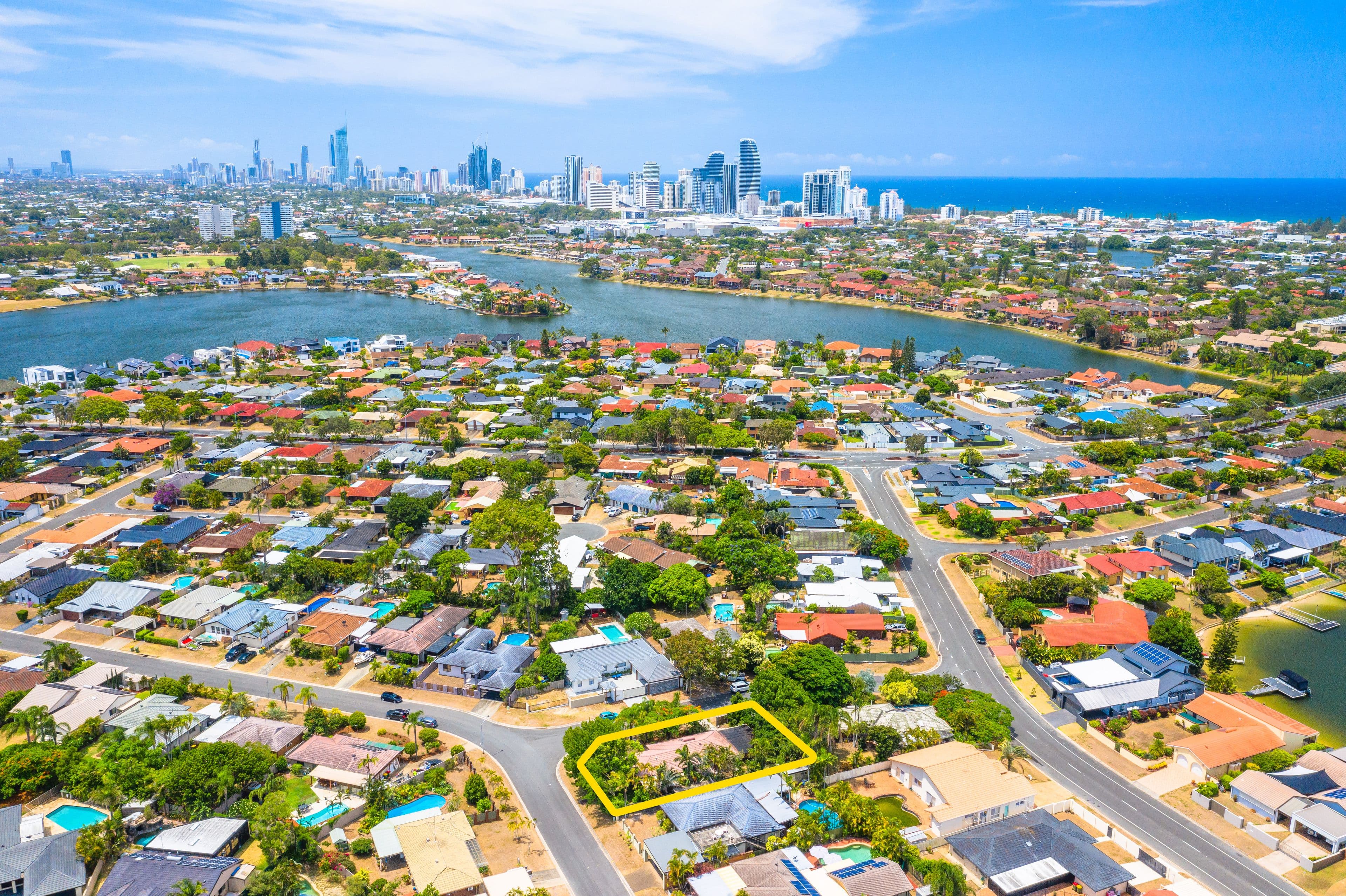 4 Illaura Street, Mermaid Waters QLD 4218, Mermaid Waters - Thumbnail 3