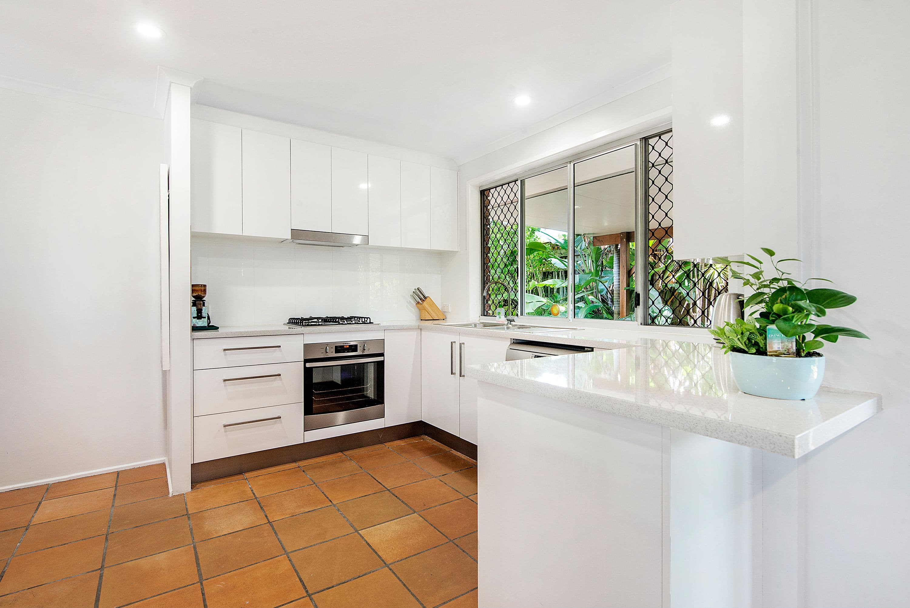 4 Illaura Street, Mermaid Waters QLD 4218, Mermaid Waters - Thumbnail 6