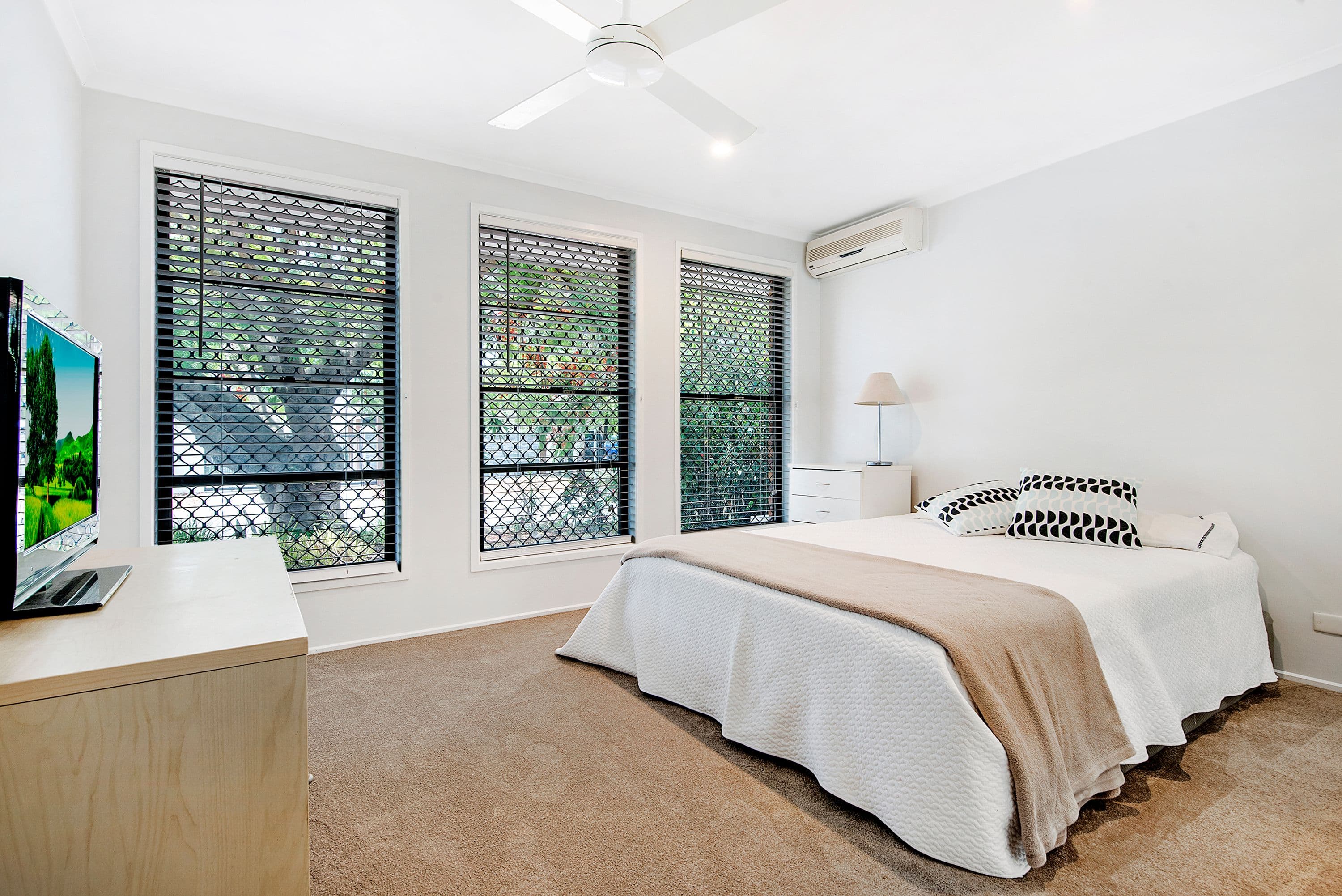 4 Illaura Street, Mermaid Waters QLD 4218, Mermaid Waters - Thumbnail 7