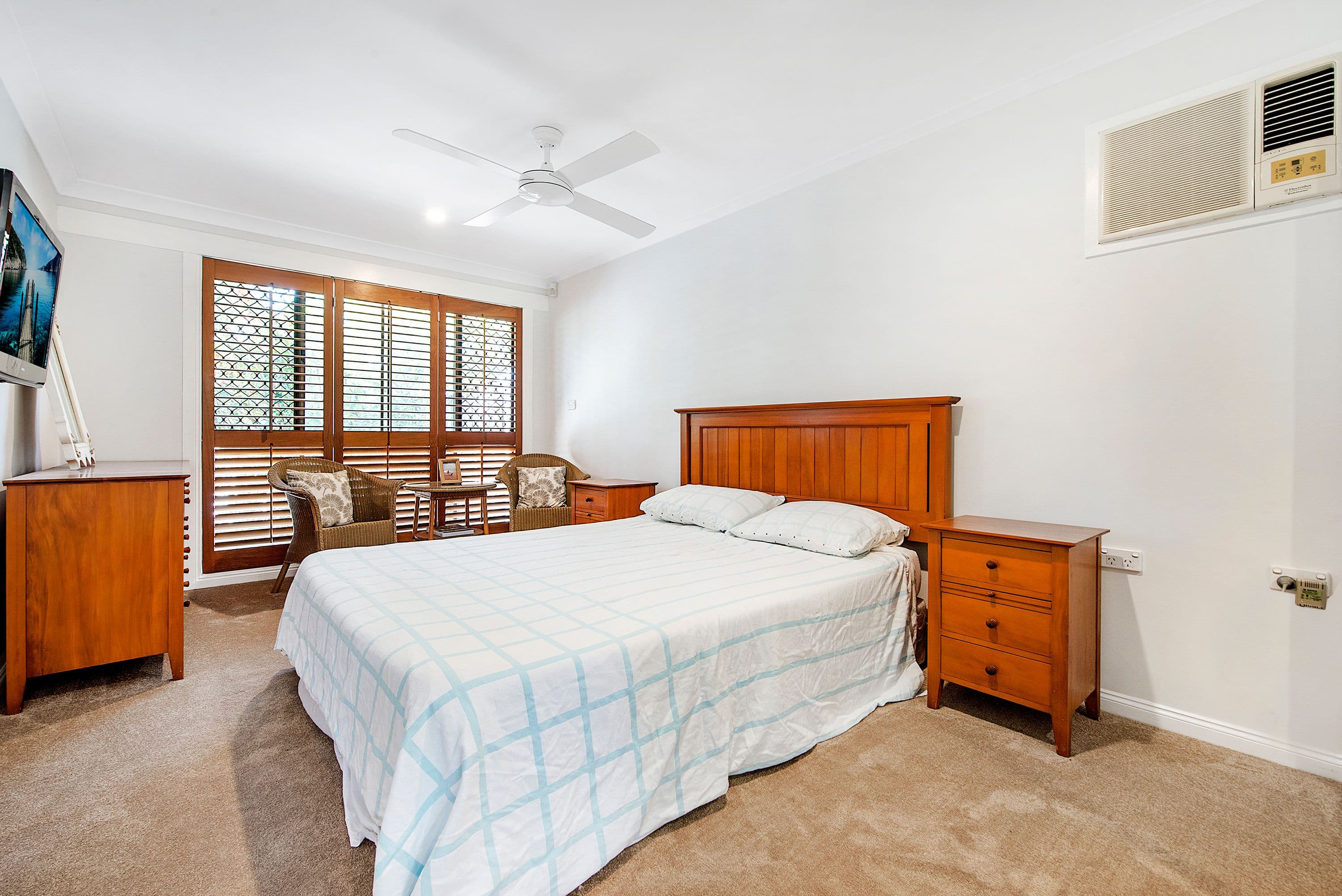 4 Illaura Street, Mermaid Waters QLD 4218, Mermaid Waters - Thumbnail 8