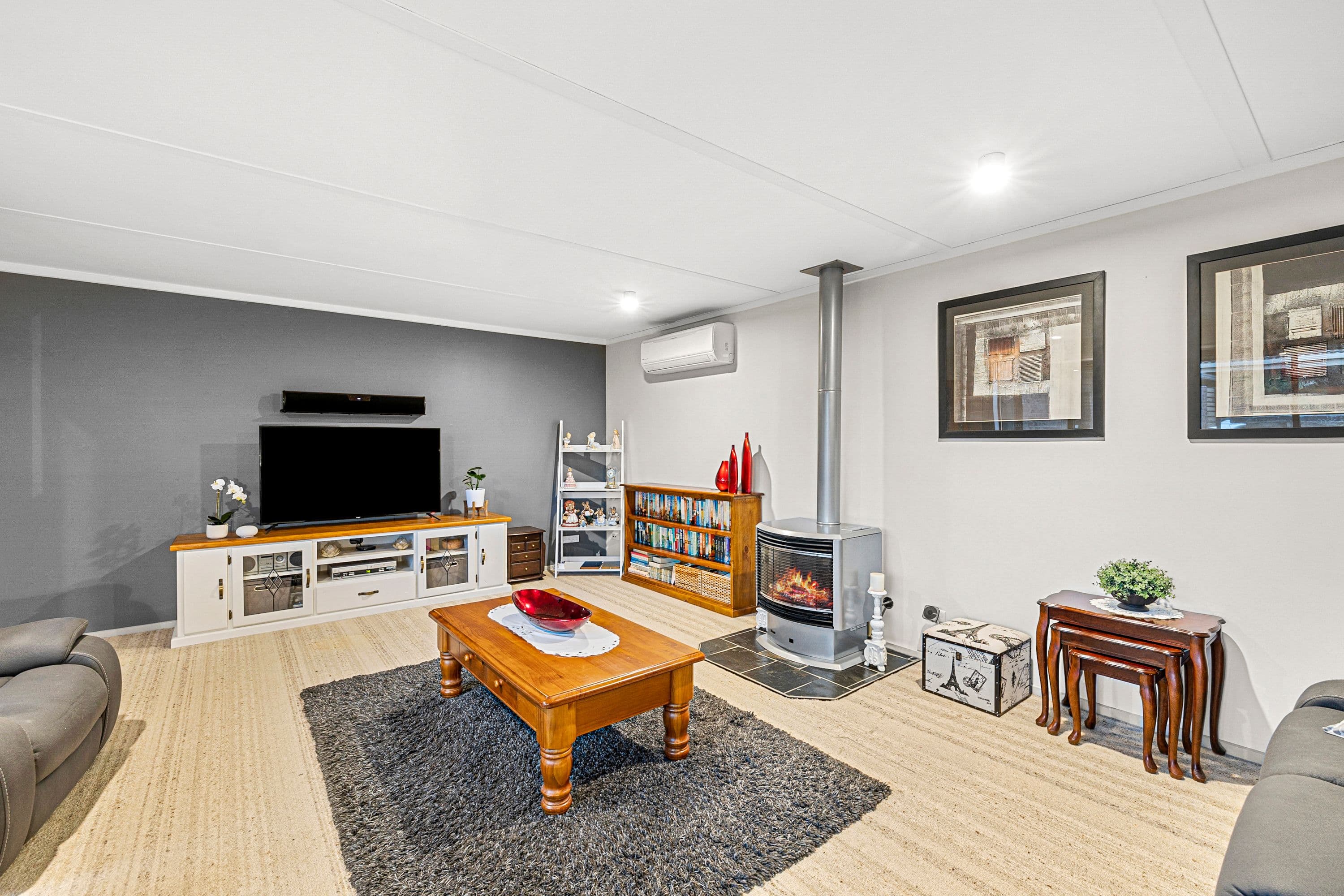 2 Ellerker Avenue, Ararat VIC 3377, Ararat - Thumbnail 2