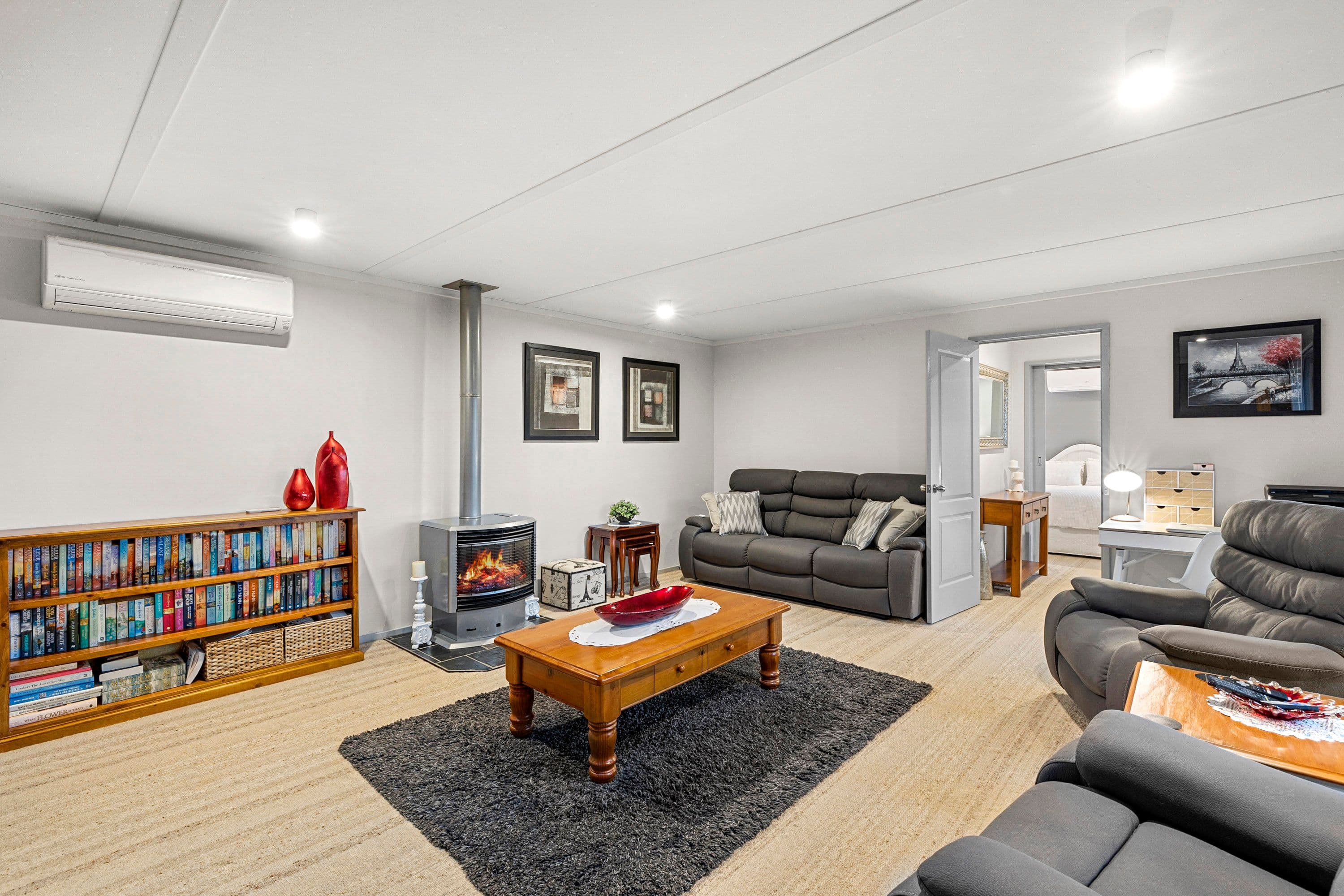 2 Ellerker Avenue, Ararat VIC 3377, Ararat - Thumbnail 3