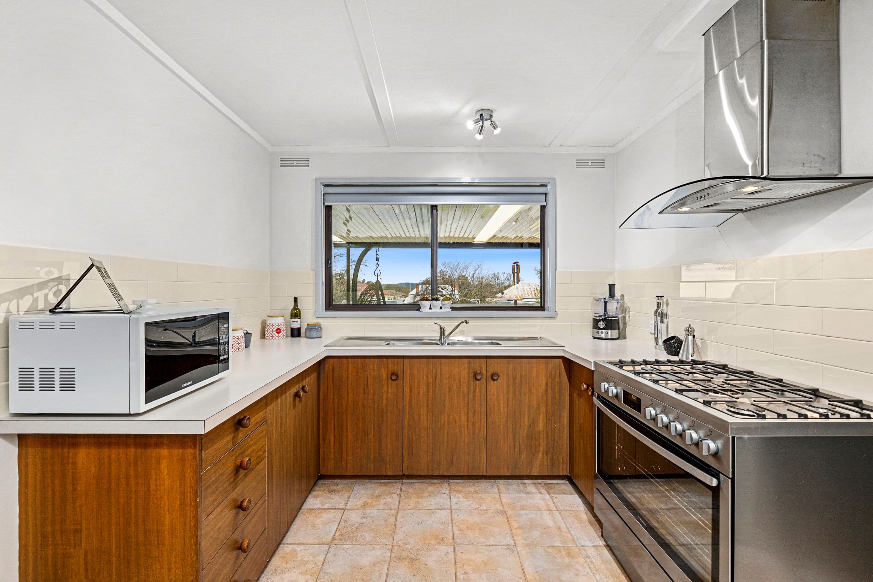 2 Ellerker Avenue, Ararat VIC 3377, Ararat - Thumbnail 5