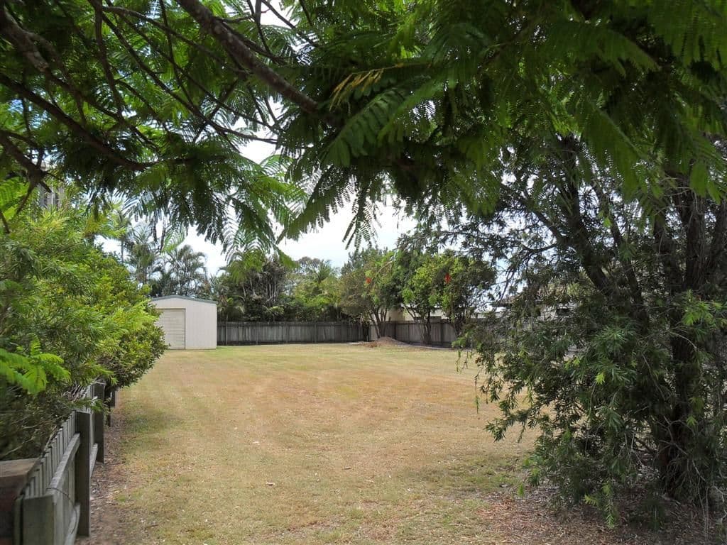 12 Helsham Street, POINT VERNON QLD 4655, Point Vernon - Thumbnail 3