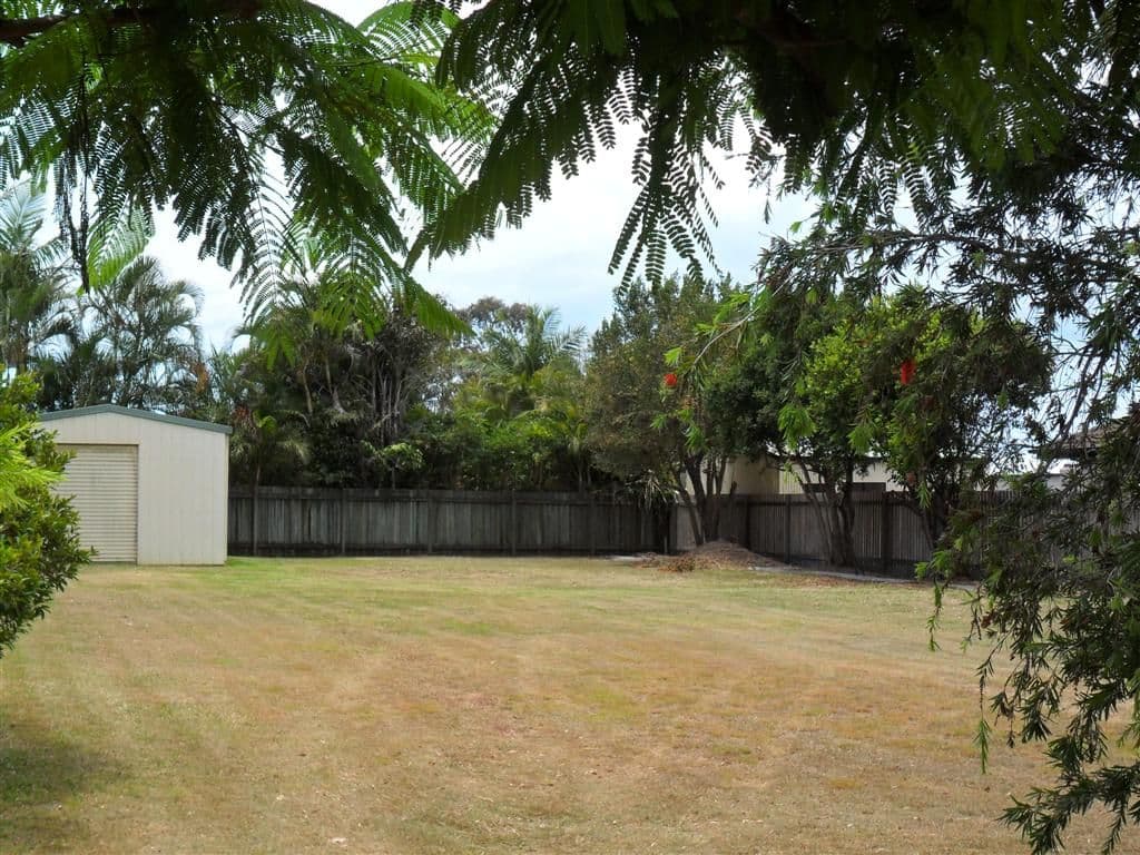 12 Helsham Street, POINT VERNON QLD 4655, Point Vernon - Thumbnail 4
