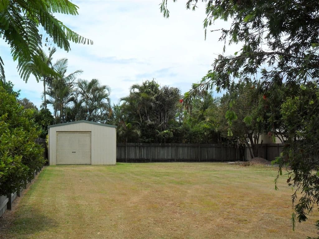 12 Helsham Street, POINT VERNON QLD 4655, Point Vernon - Thumbnail 5