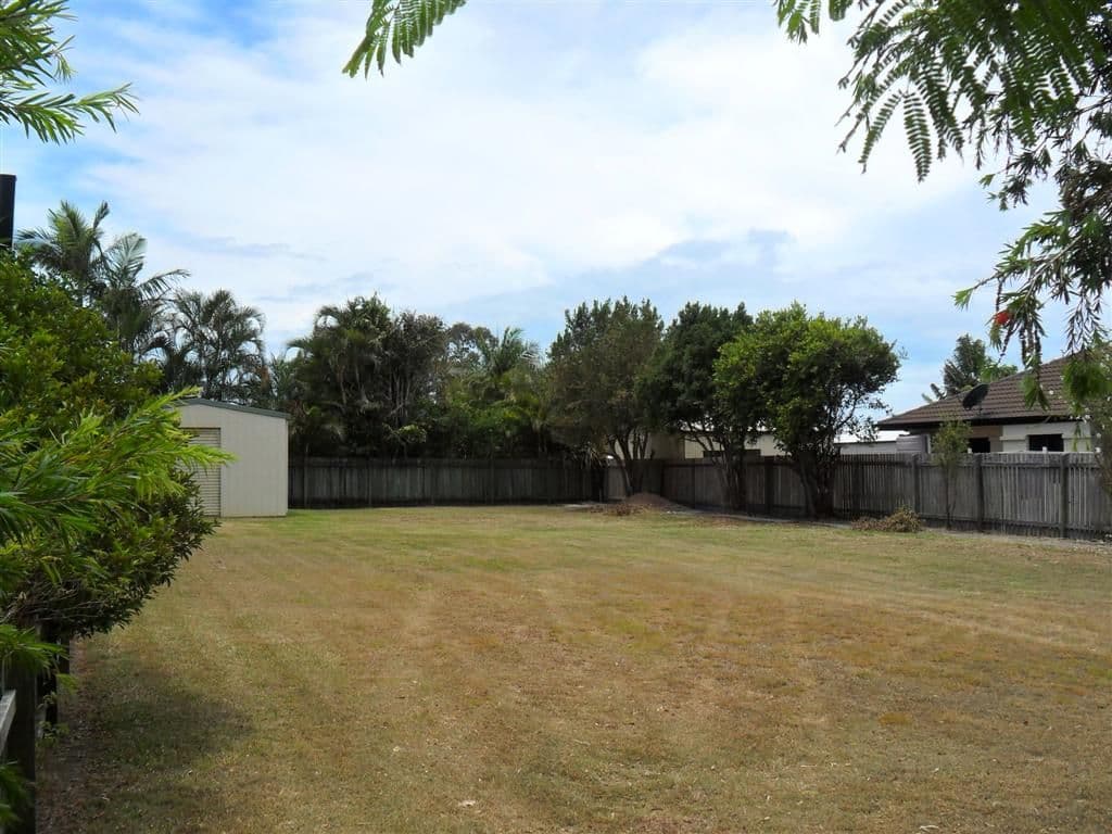 12 Helsham Street, POINT VERNON QLD 4655, Point Vernon - Thumbnail 6