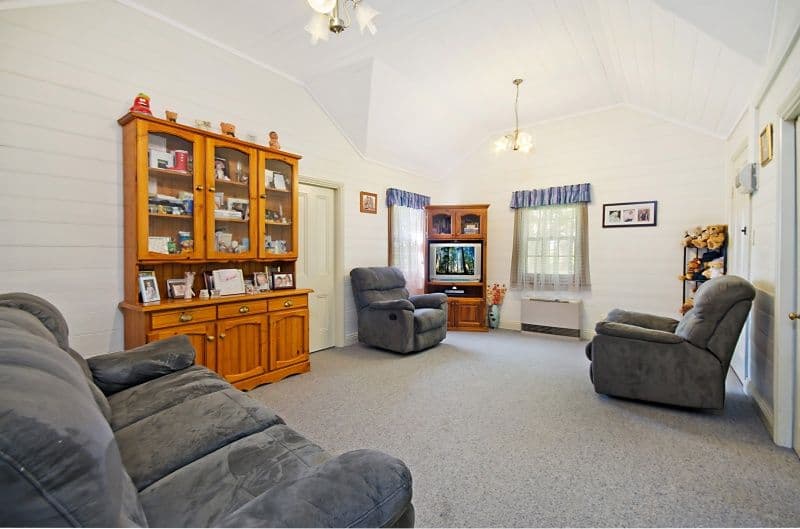 11 Bourke Avenue, KOROIT VIC 3282, Koroit - Thumbnail 2