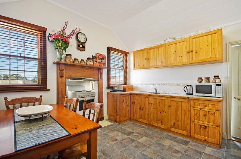 11 Bourke Avenue, KOROIT VIC 3282, Koroit - Thumbnail 3