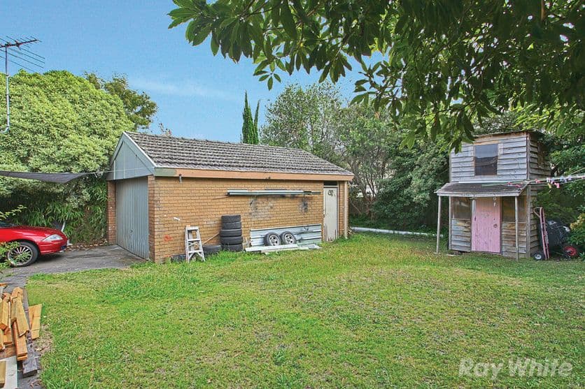 3 Bunker Crescent, Glen Waverley VIC 3150, Glen Waverley - Thumbnail 2