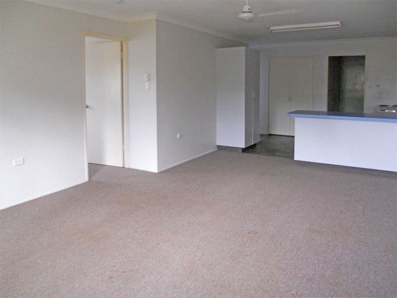 8 San Vito Crescent, RASMUSSEN QLD 4815, Rasmussen - Thumbnail 4