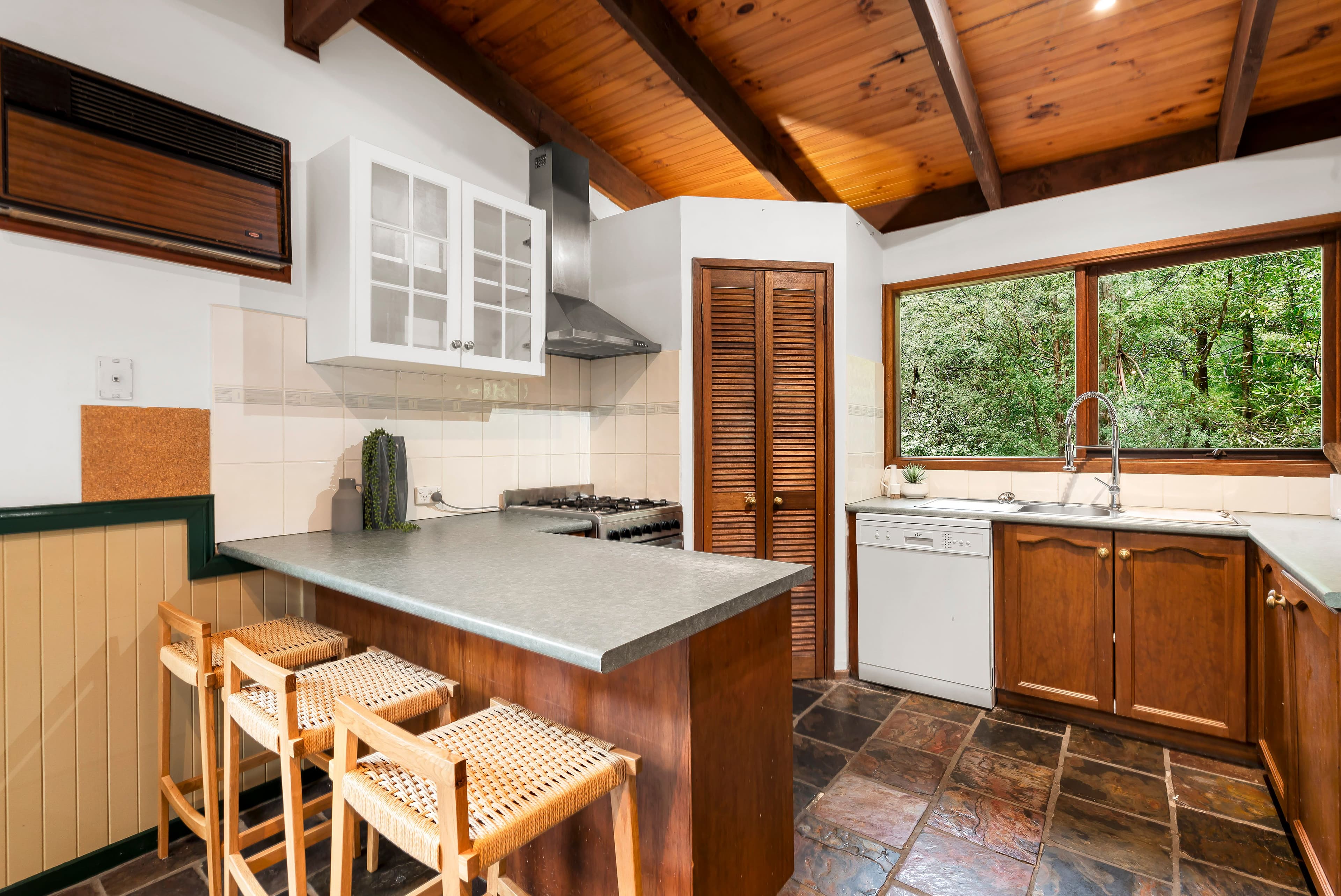 6 Claremont Avenue, The Basin VIC 3154, The Basin - Thumbnail 2