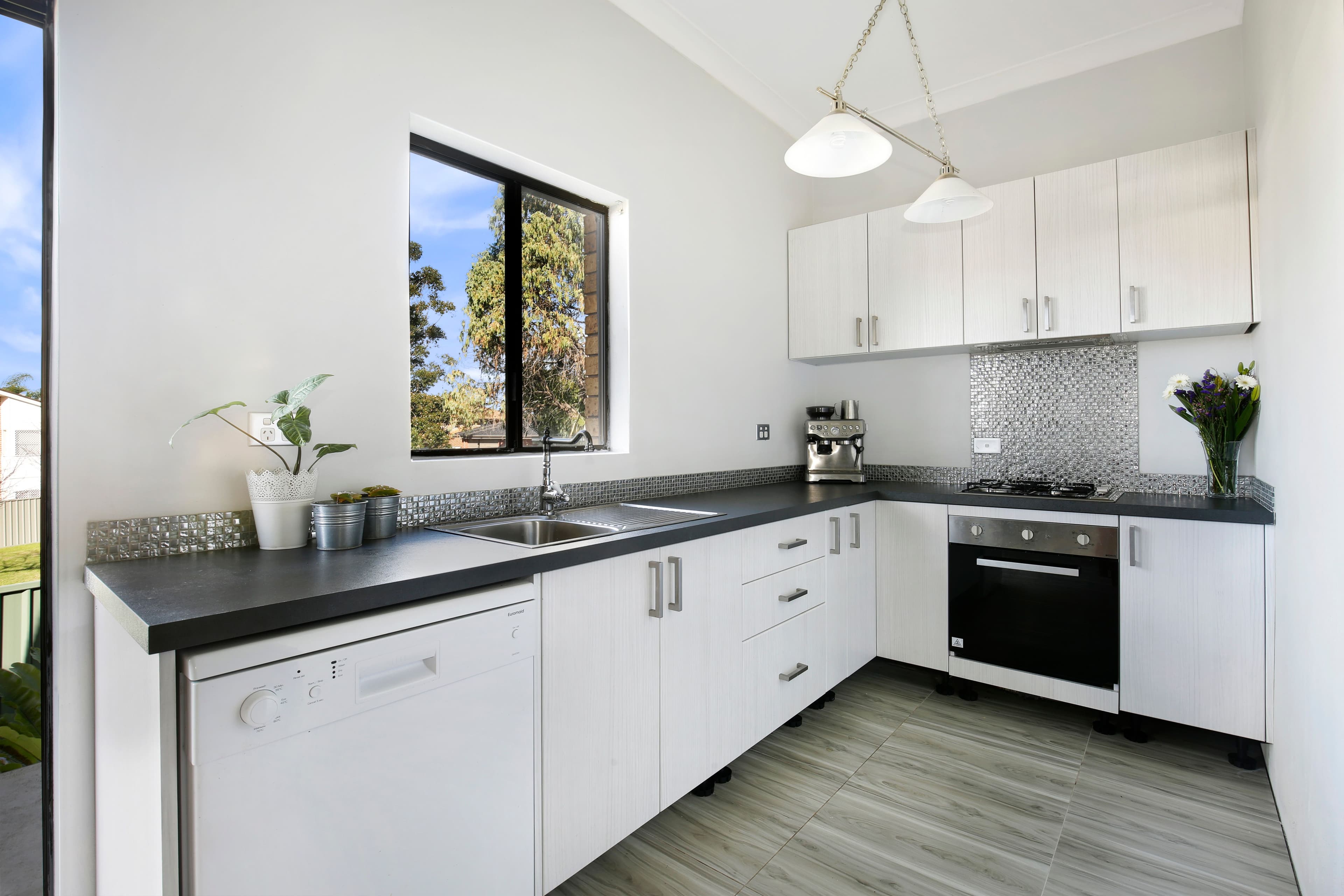 22 The Avenue, Corrimal NSW 2518, Corrimal - Thumbnail 3