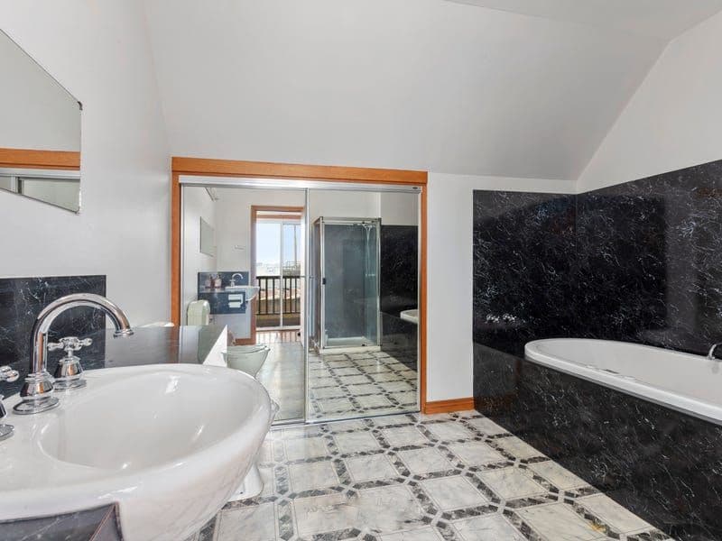 27 Miller Street, Colac VIC 3250, Colac - Thumbnail 4