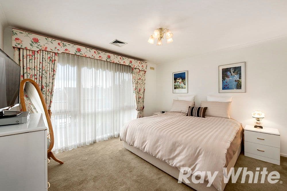 5 Lauren Close, Dingley Village VIC 3172, Dingley Village - Thumbnail 4