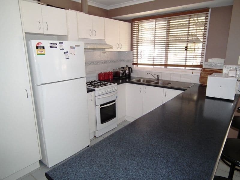 64 Anderson Street, AVENEL VIC 3664, Avenel - Thumbnail 2