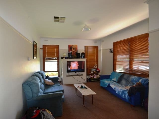 15 Heywood Street, SEYMOUR VIC 3660, Seymour - Thumbnail 4