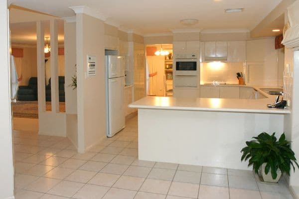 86 Tamworth Drive, HELENSVALE QLD 4212, Helensvale - Thumbnail 5