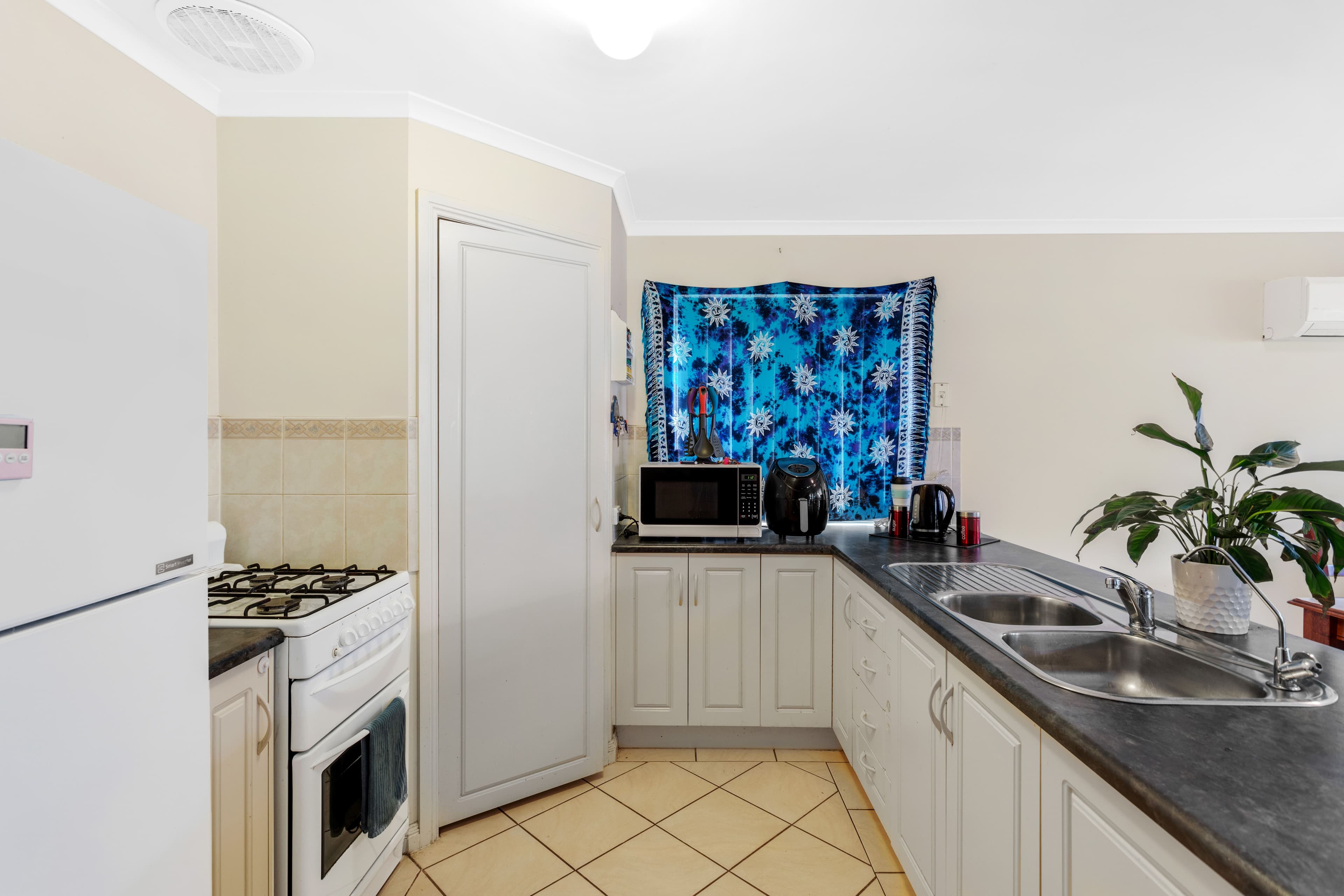 21 Axminster Crescent, Craigmore SA 5114, Craigmore - Thumbnail 2