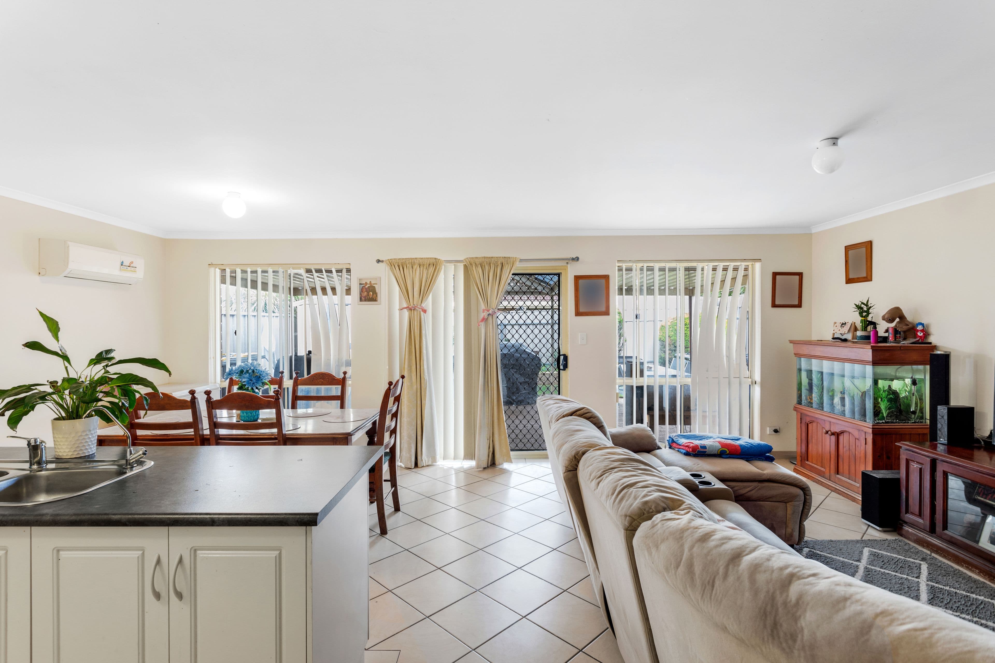 21 Axminster Crescent, Craigmore SA 5114, Craigmore - Thumbnail 4